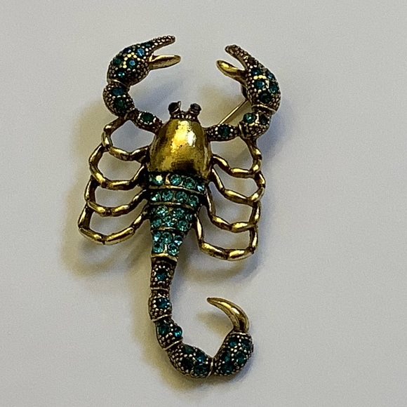 Blue and Gold Scorpion Brooch - Picture 3 of 6